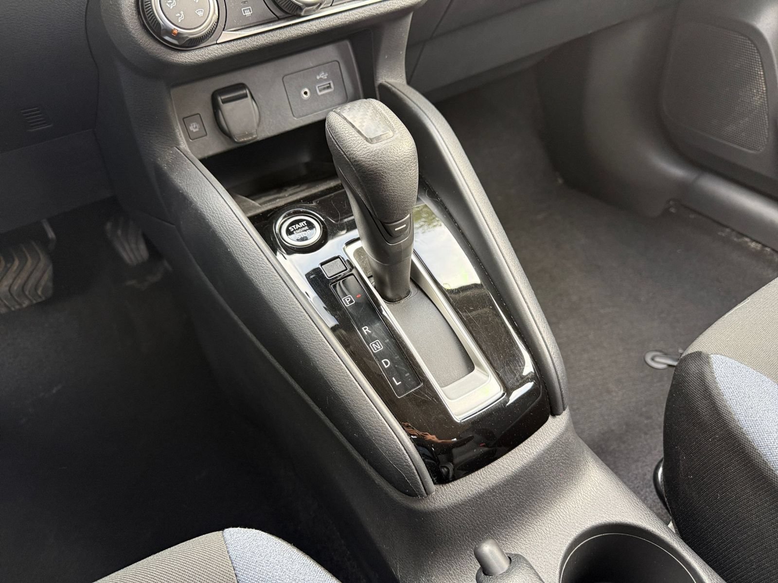 Used 2025 Nissan Versa SV FWD image 36