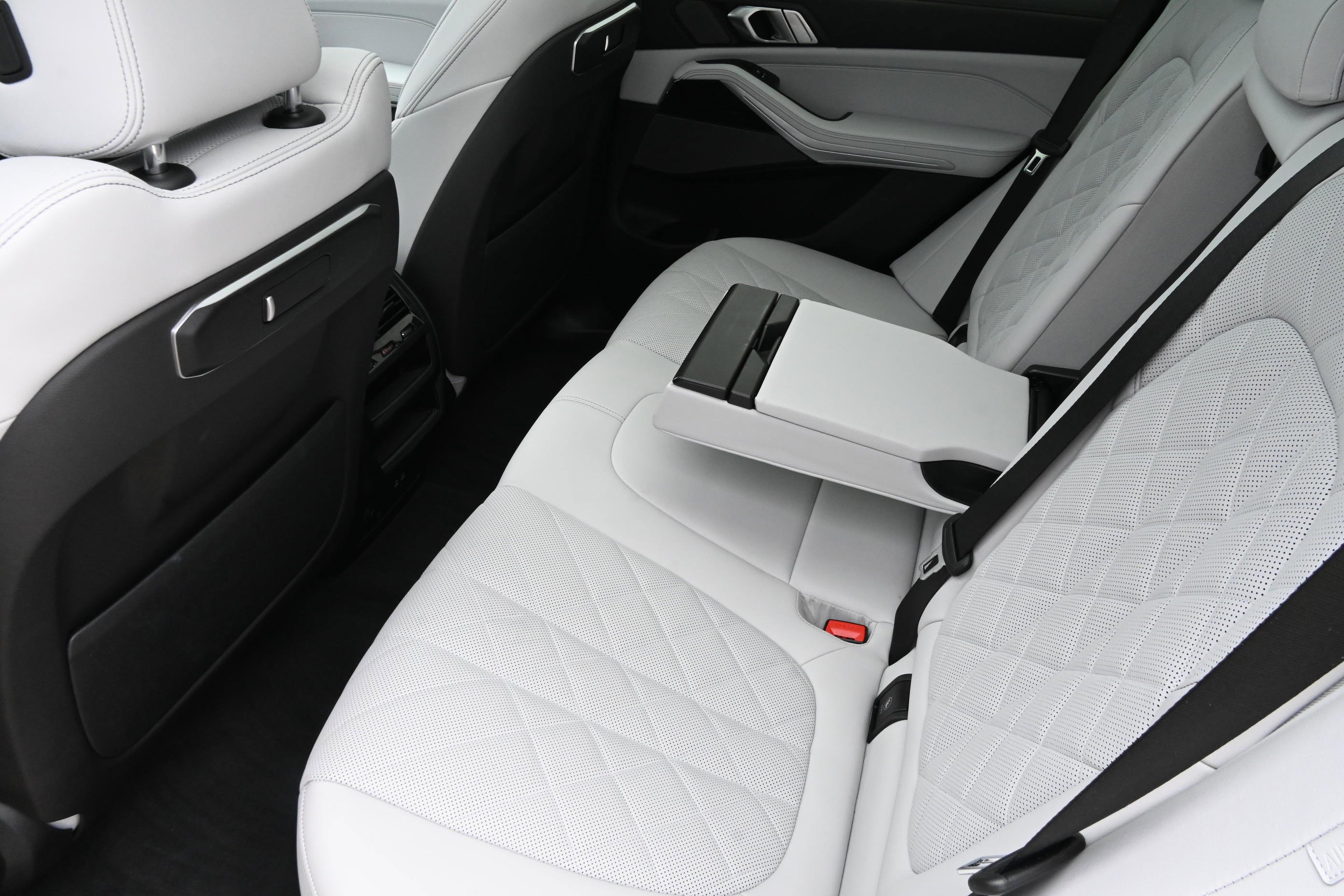 Certified 2024 BMW X5 xDrive40i w/ M Sport Package image 11