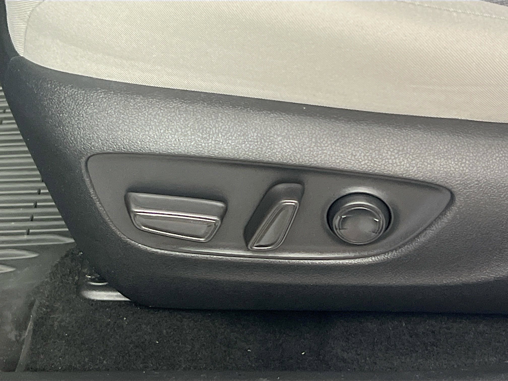 Used 2024 Toyota RAV4 XLE image 15