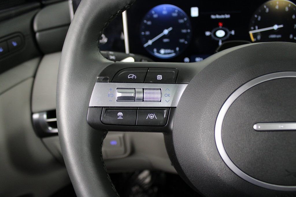 Used 2025 Hyundai Tucson Limited image 23