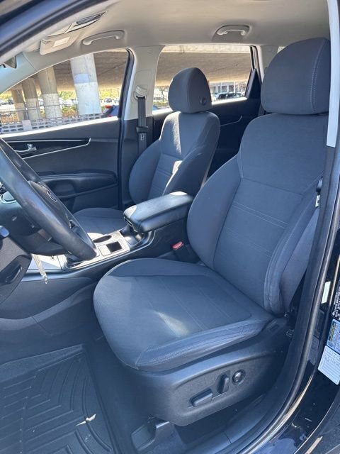 Used 2019 Kia Sorento LX image 17