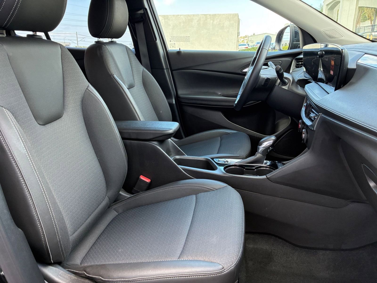 Used 2025 Buick Encore GX Preferred image 35