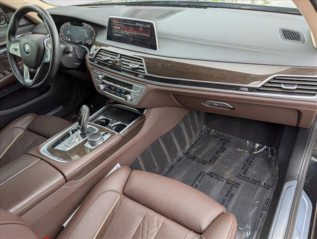 Used 2022 BMW 750i xDrive AWD/4WD image 24