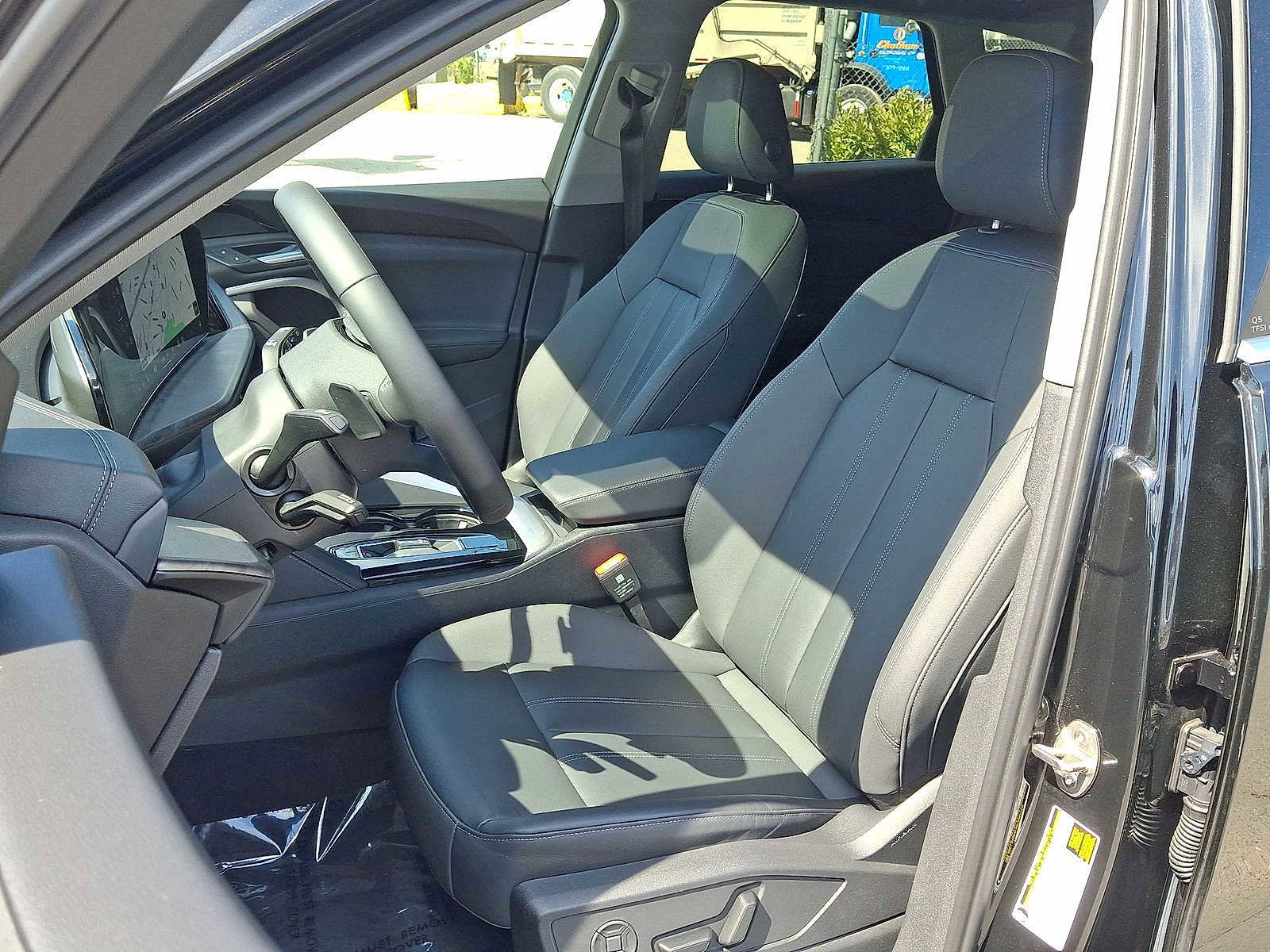 Certified 2025 Audi Q5 Premium w/ Convenience Package AWD/4WD image 11