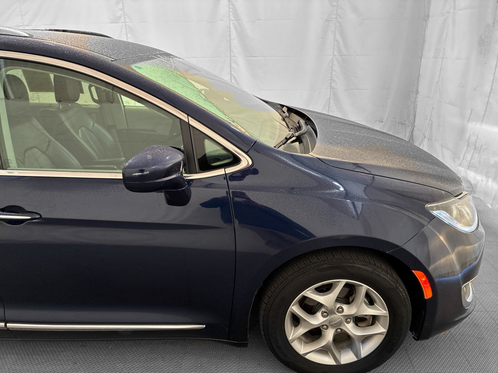 Used 2019 Chrysler Pacifica Touring-L Plus w/ Tire & Wheel Group FWD image 7