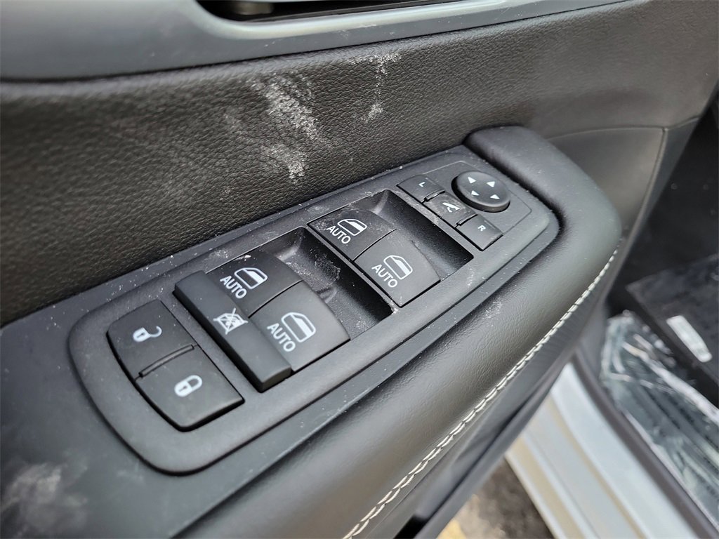 New 2026 Chrysler Pacifica Limited image 19