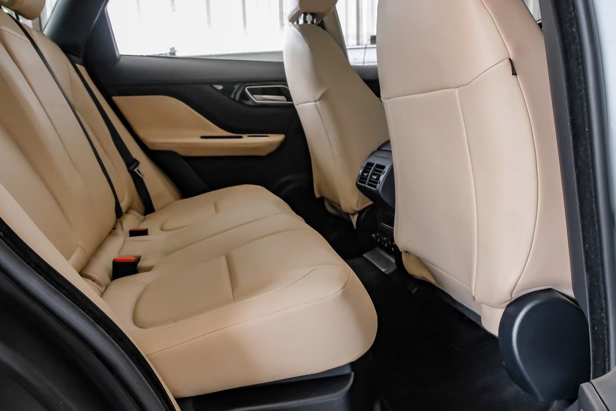 Used 2019 Jaguar F-PACE Premium AWD/4WD image 34