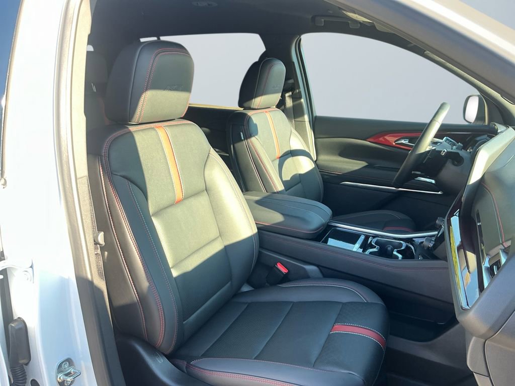 Used 2025 Chevrolet Traverse RS w/ LPO, Floor Liner Package image 15