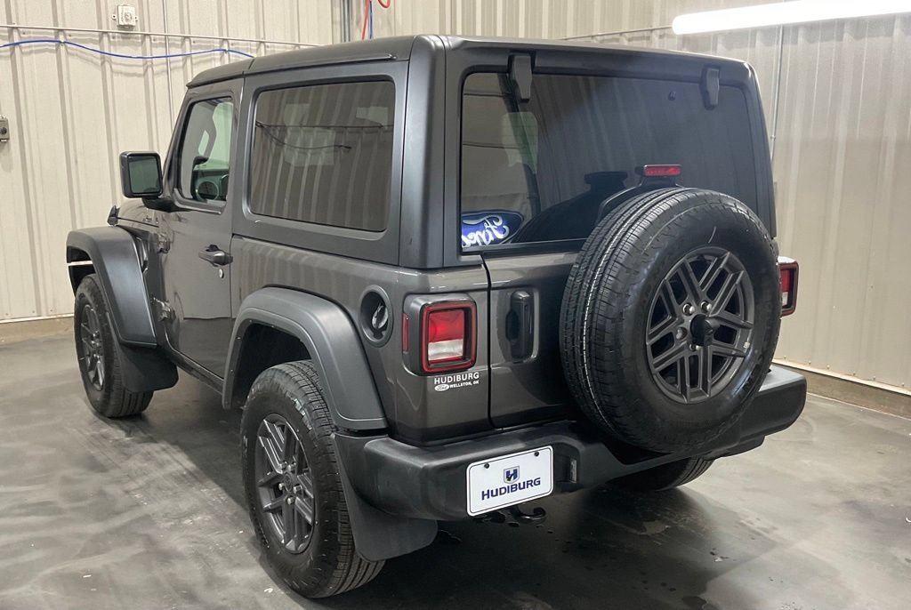 Used 2025 Jeep Wrangler Sport AWD/4WD image 17