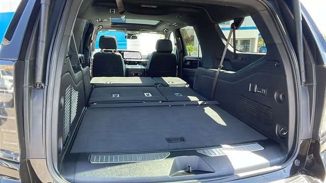 Used 2025 Chevrolet Suburban RST w/ Comfort Package AWD/4WD image 33
