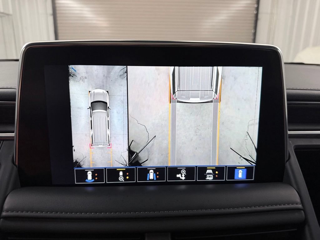 Used 2022 Chevrolet Tahoe Z71 w/ Luxury Package AWD/4WD image 18
