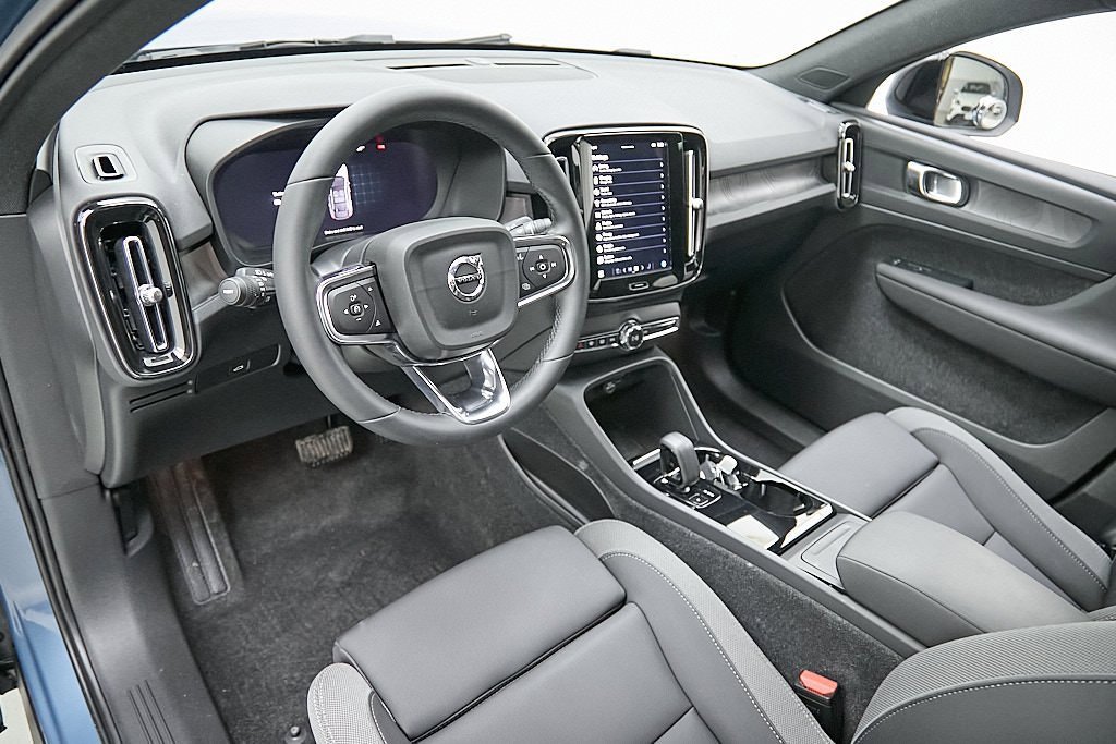 Certified 2023 Volvo C40 Recharge Core w/ Climate Package image 12
