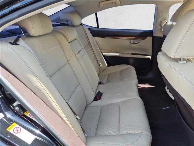 Used 2017 Lexus ES 300h w/ Navigation System Package FWD image 19