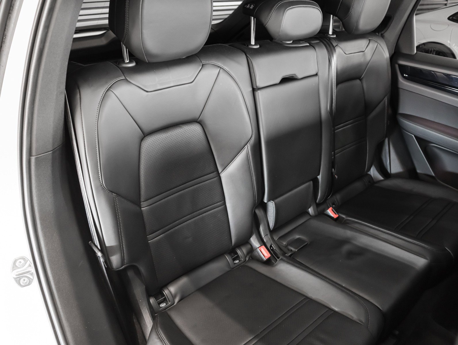 Certified 2023 Porsche Cayenne image 6