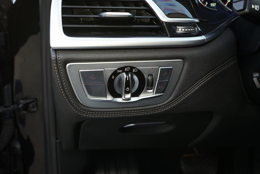 Used 2018 BMW 740i image 21