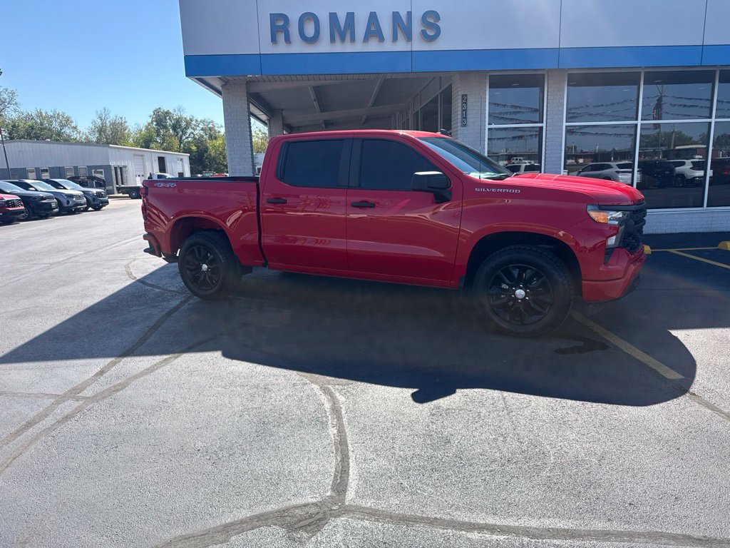 Used 2023 Chevrolet Silverado 1500 Custom AWD/4WD image 2