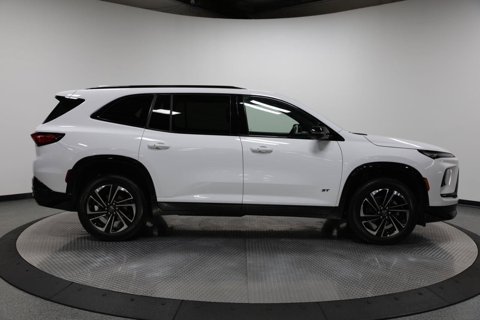 Certified 2026 Buick Enclave Sport Touring AWD/4WD image 9