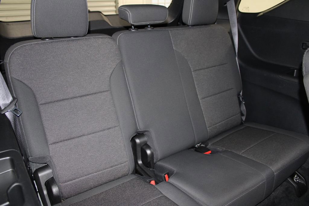 Used 2024 Chevrolet Traverse LT image 32