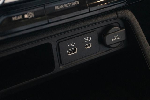 Used 2025 Honda Pilot Elite image 40
