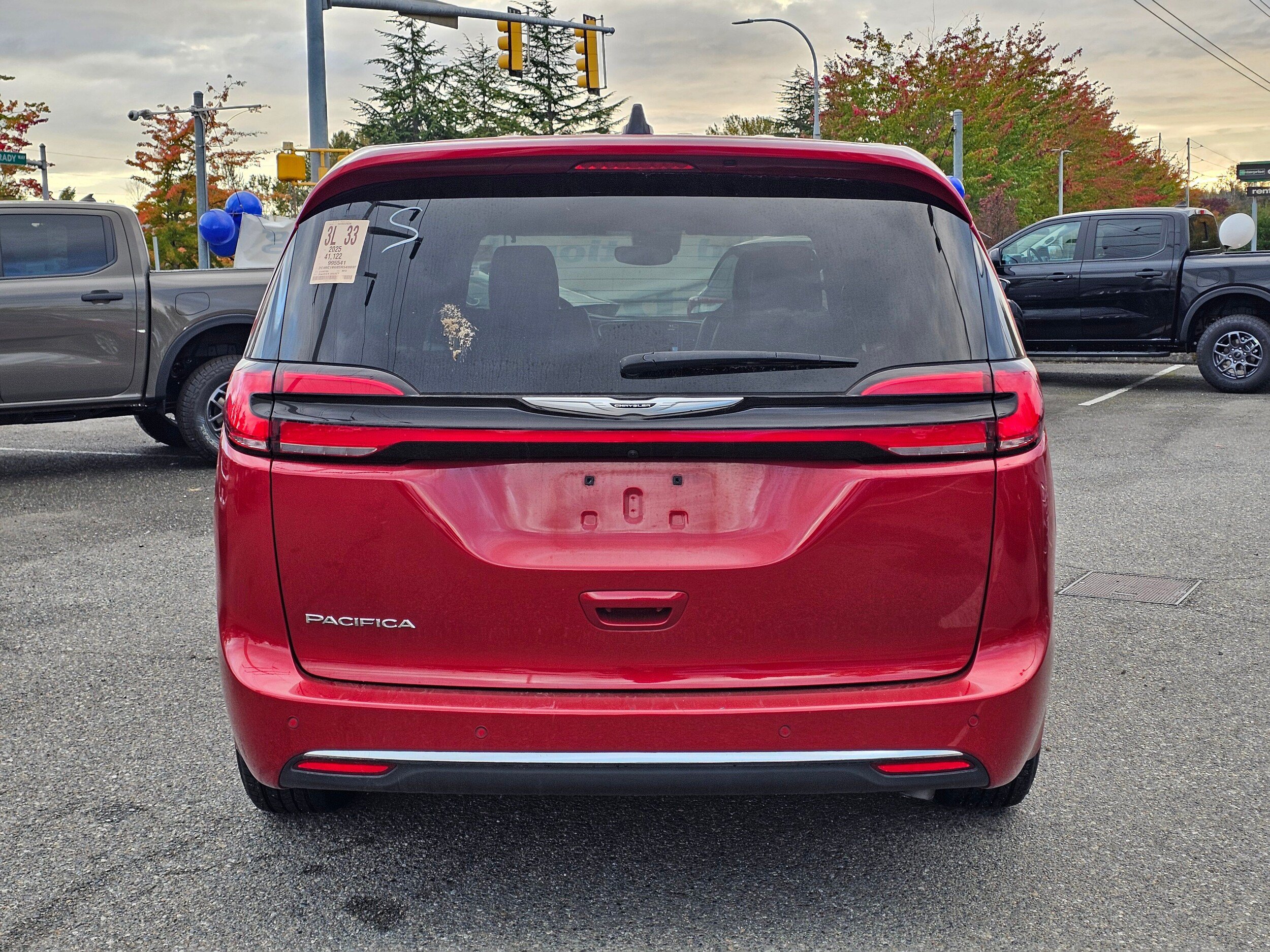 Used 2025 Chrysler Pacifica Select FWD image 6
