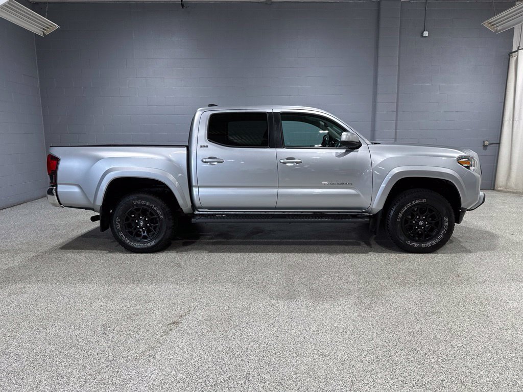 Used 2022 Toyota Tacoma SR5 AWD/4WD image 2
