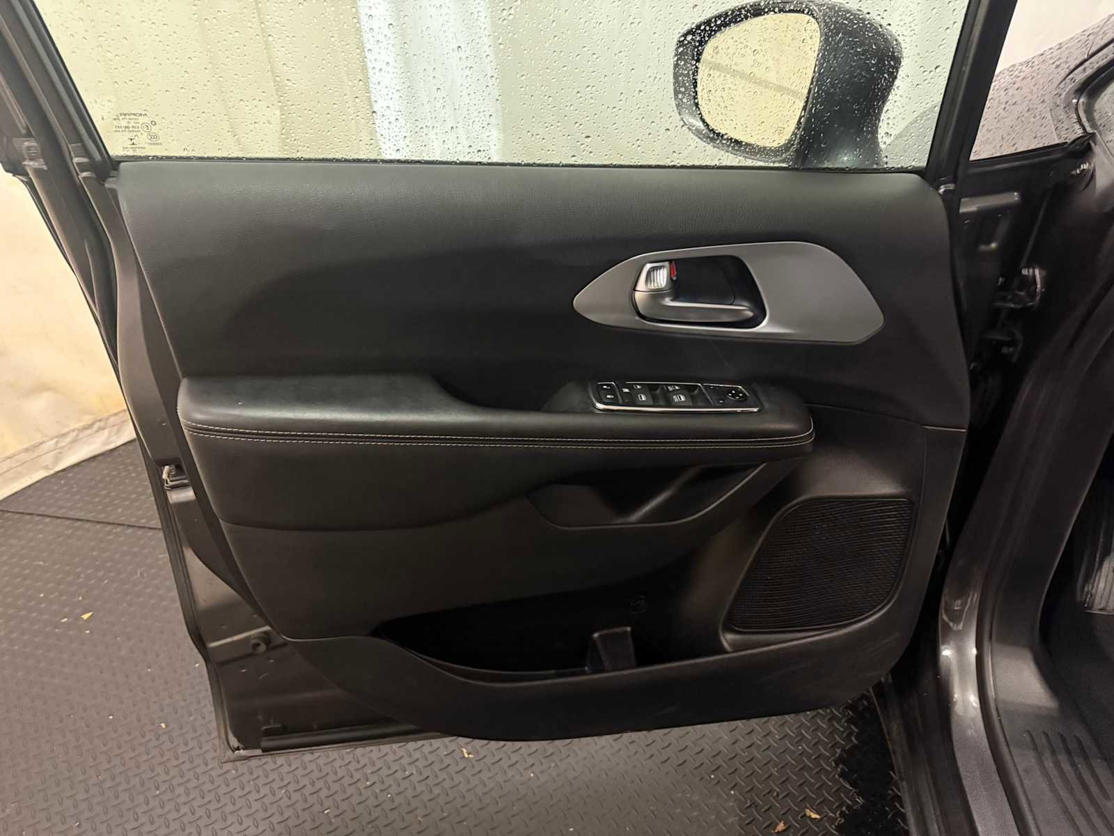 Used 2019 Chrysler Pacifica Touring Plus w/ Advanced Safetytec Group image 20