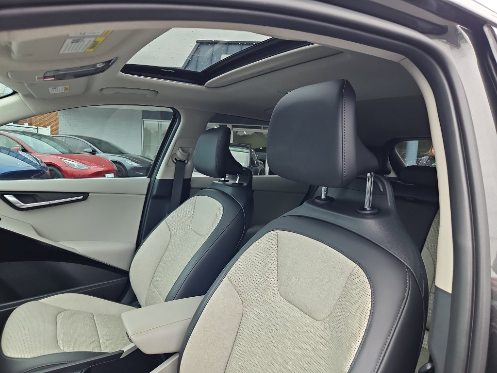 Used 2024 Kia Niro Wave image 25
