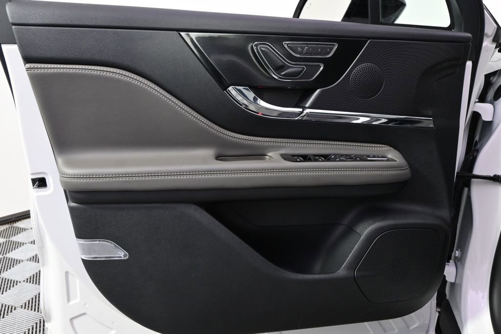 New 2026 Lincoln Corsair Reserve w/ Jet Appearance Package AWD/4WD image 22