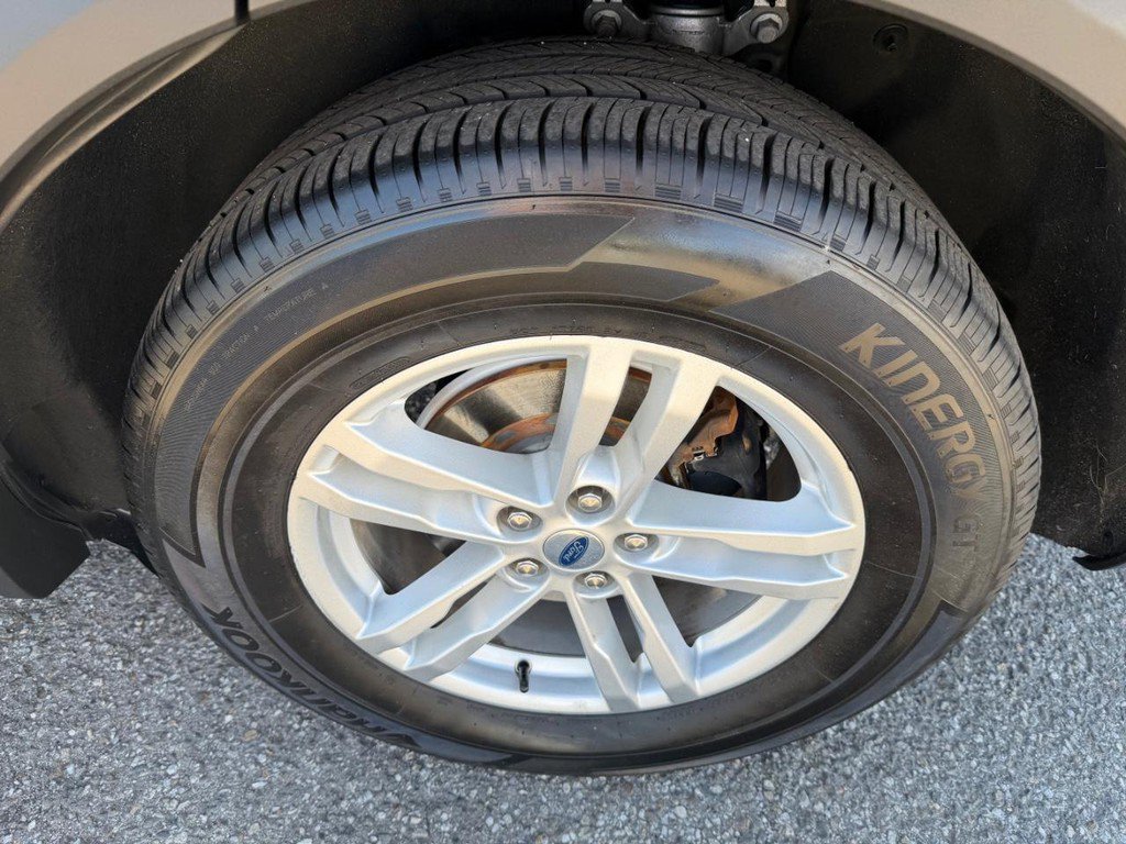 Used 2022 Ford Explorer XLT image 46