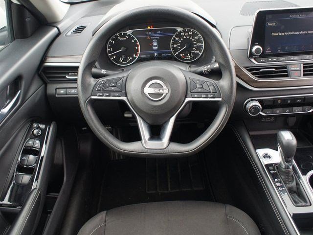 Used 2023 Nissan Altima 2.5 SV image 5