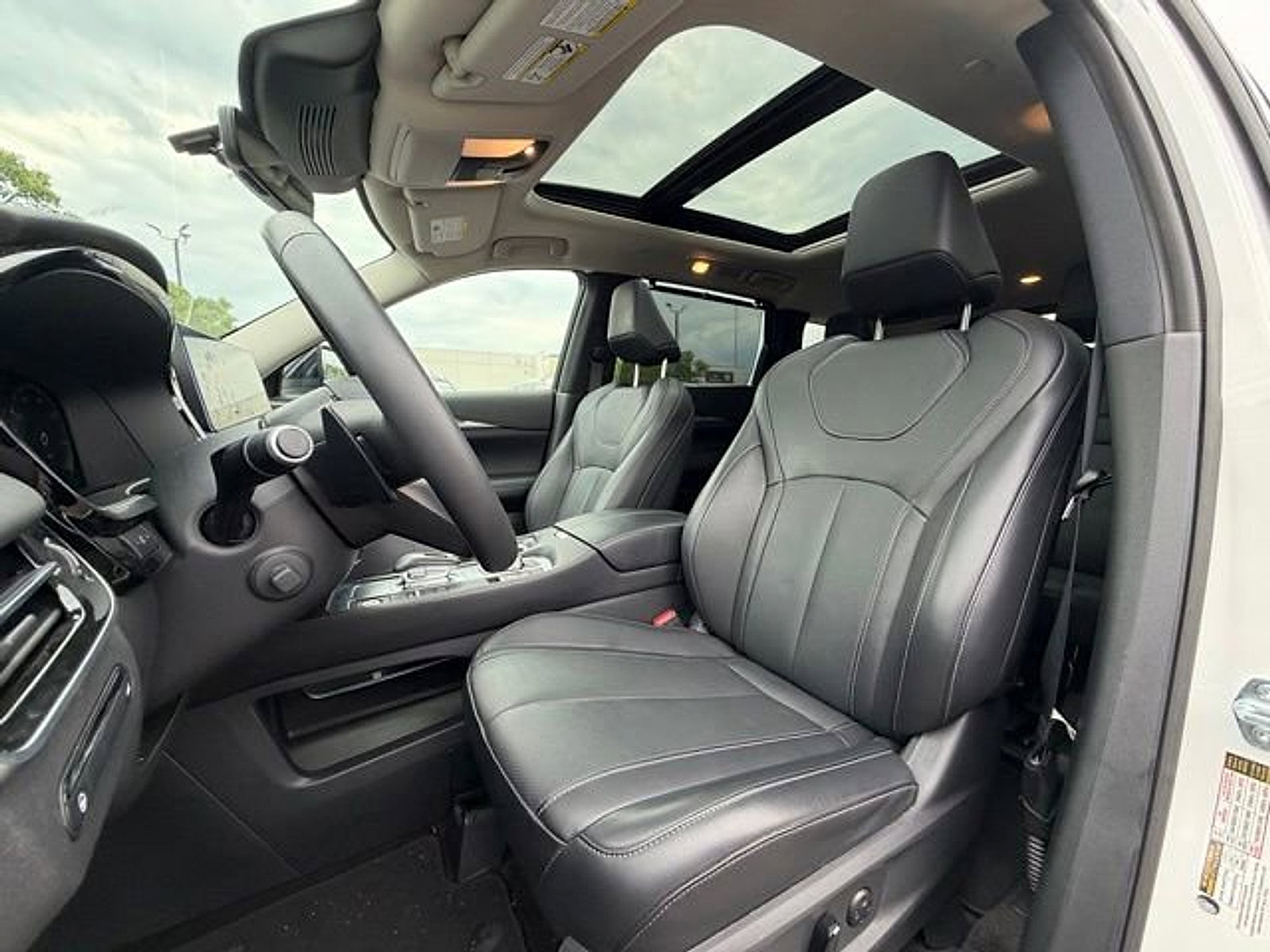 Certified 2025 INFINITI QX60 Luxe AWD/4WD image 15