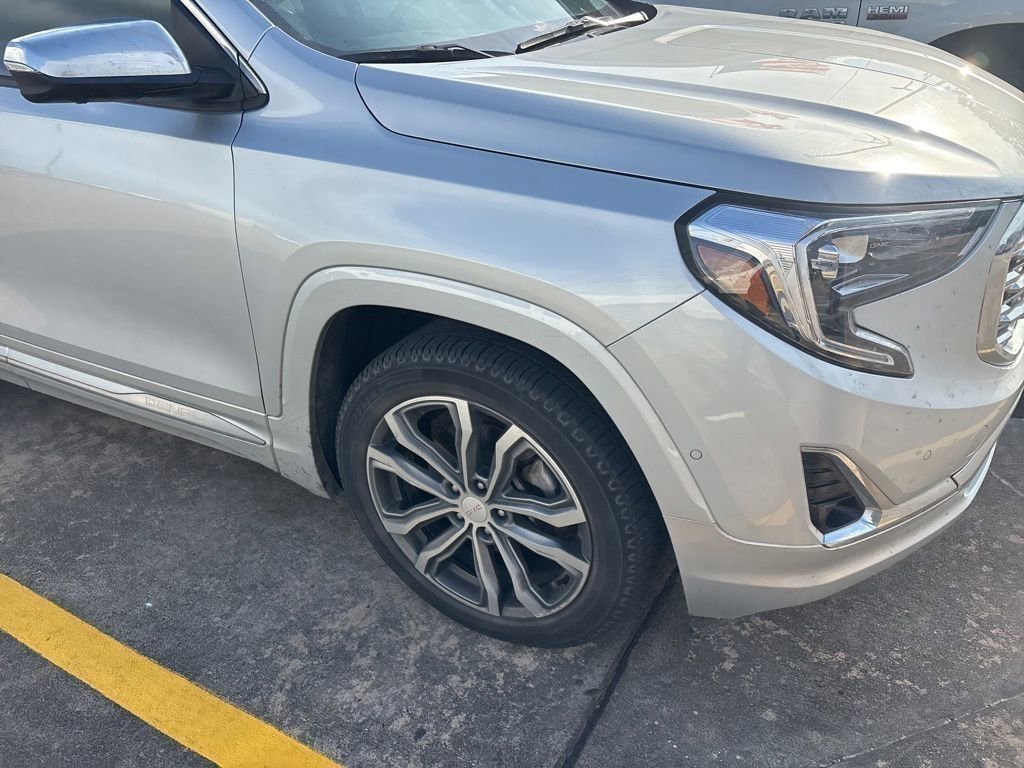 Used 2019 GMC Terrain Denali w/ Advanced Safety Package FWD image 7