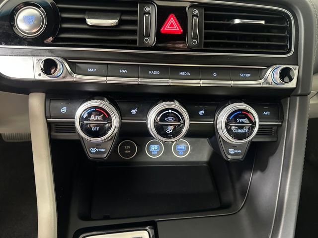 Used 2023 Genesis G70 2.0T image 23