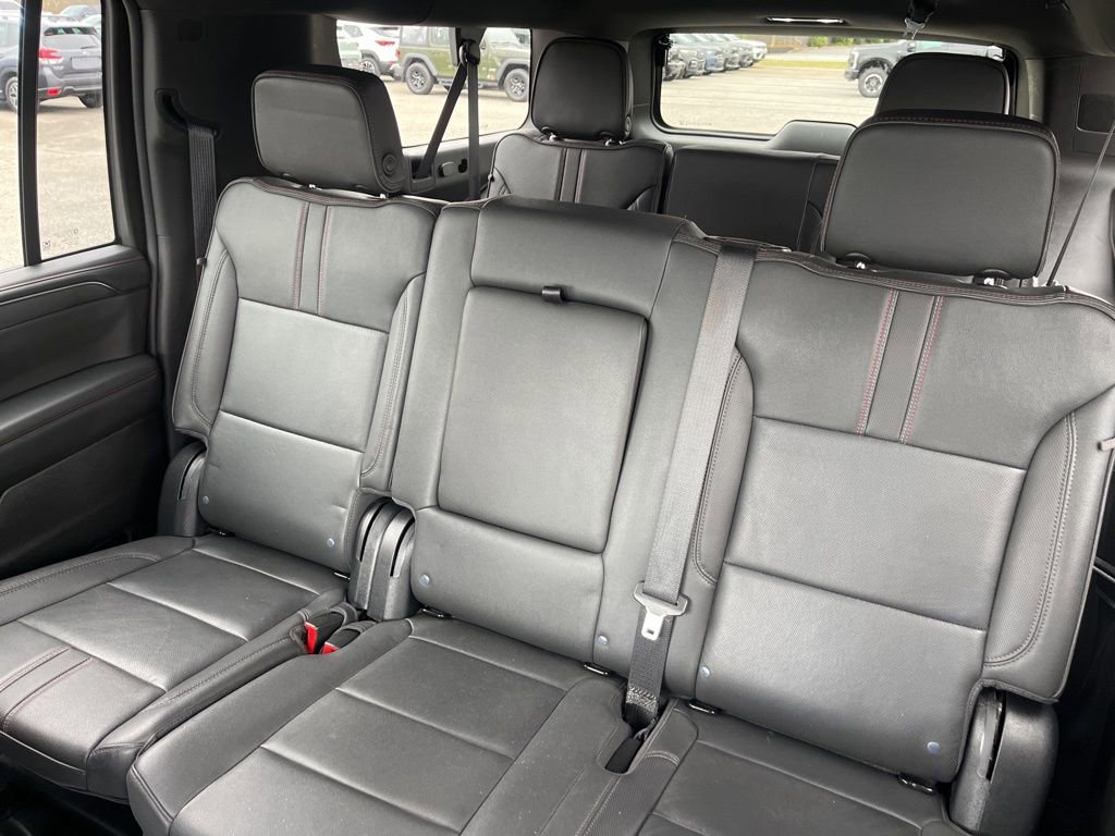 Used 2023 Chevrolet Suburban RST w/ Sport Performance Package image 17