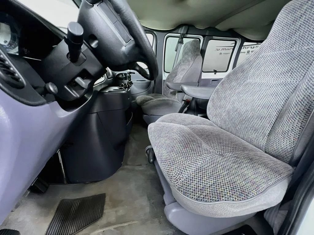 Used 2000 Dodge B3500 RWD image 18