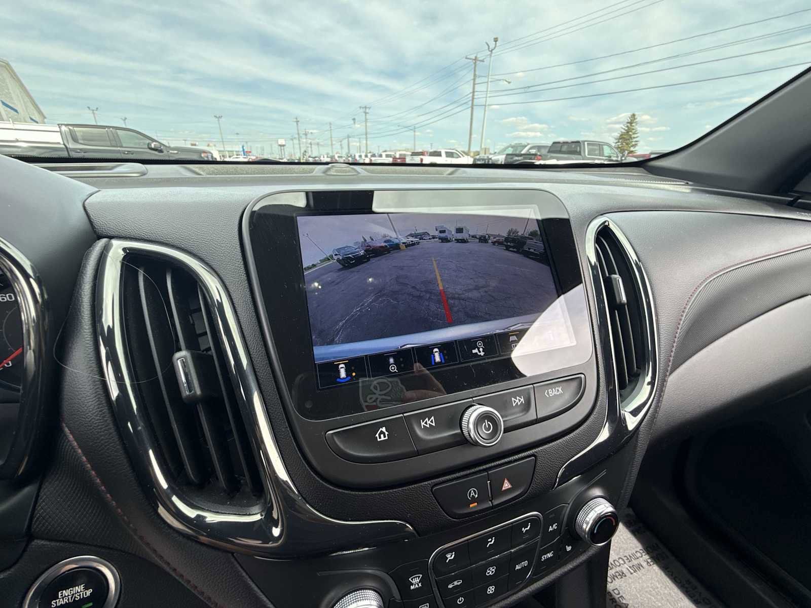 Certified 2022 Chevrolet Equinox RS w/ Infotainment Package image 23