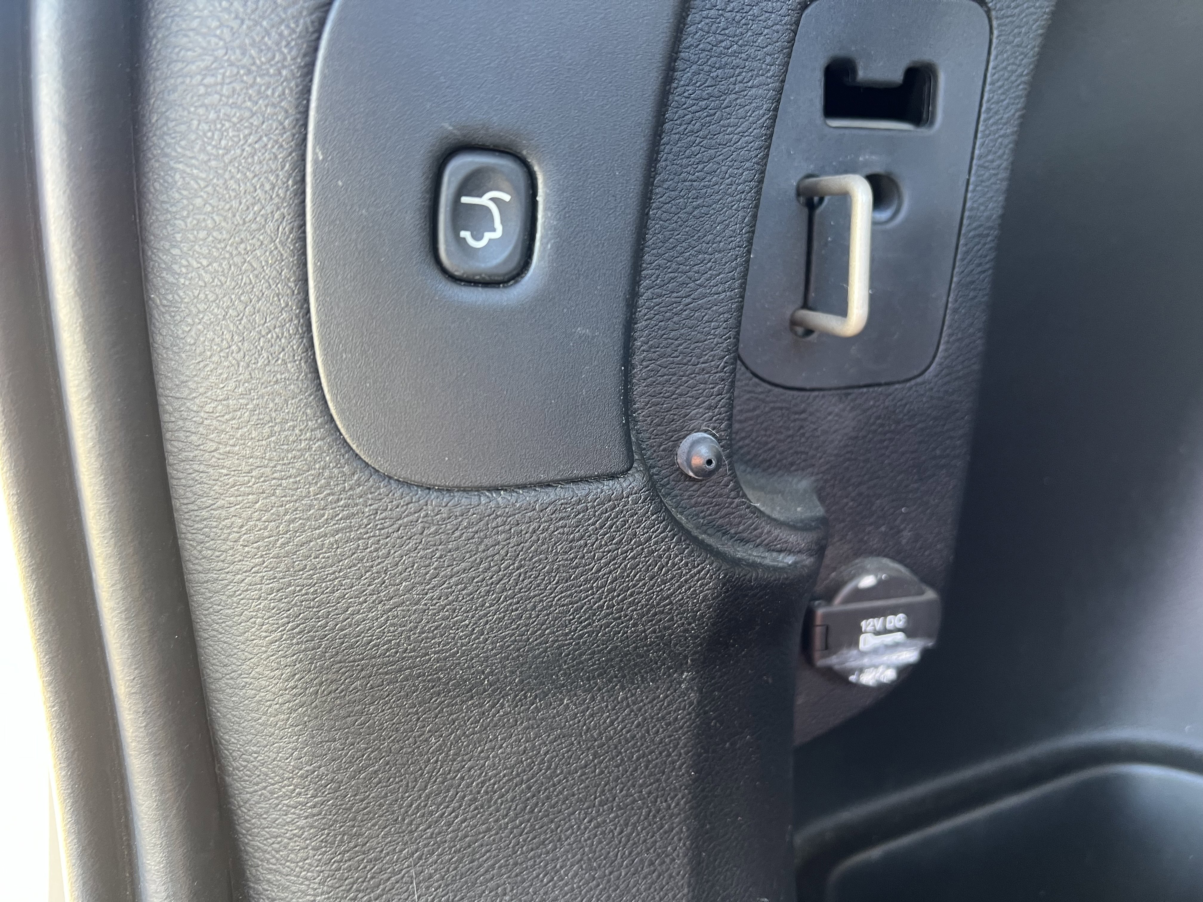 Used 2015 Jeep Cherokee Latitude w/ Comfort/Convenience Group image 11