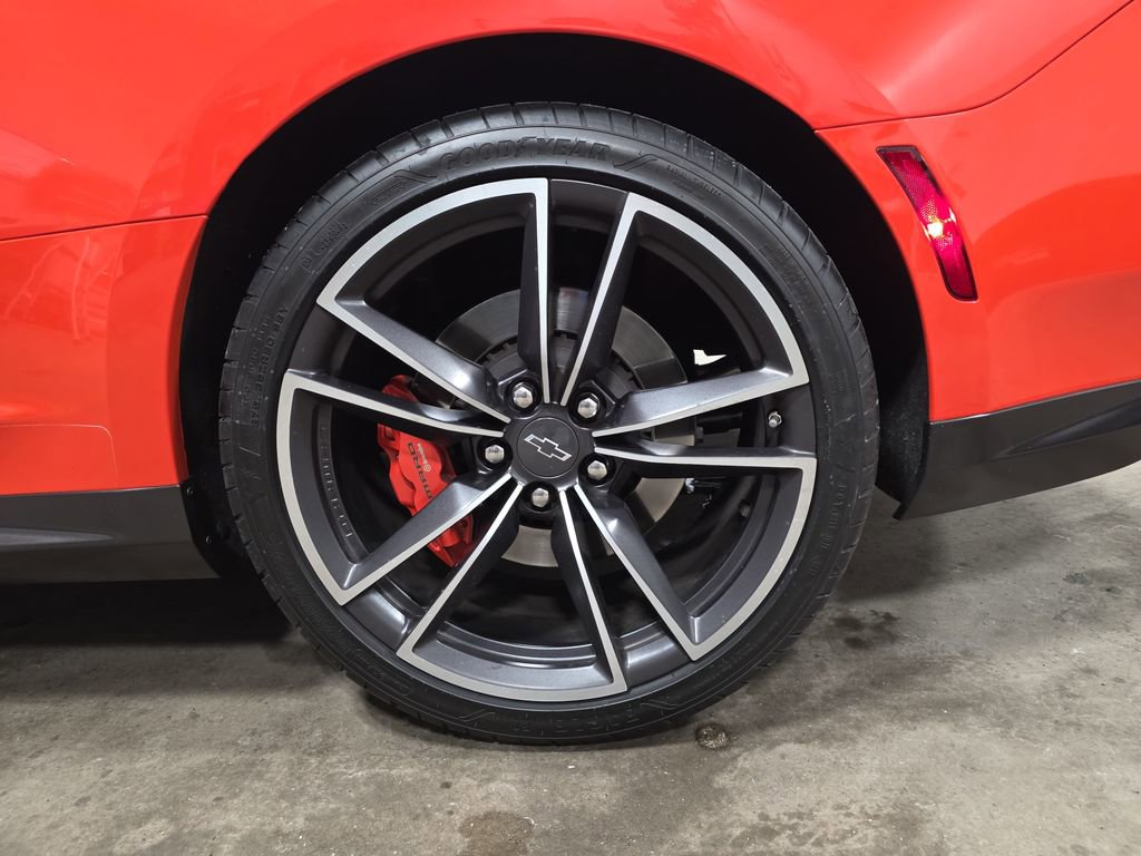 Certified 2018 Chevrolet Camaro SS w/ Hot Wheels Edition RWD image 33