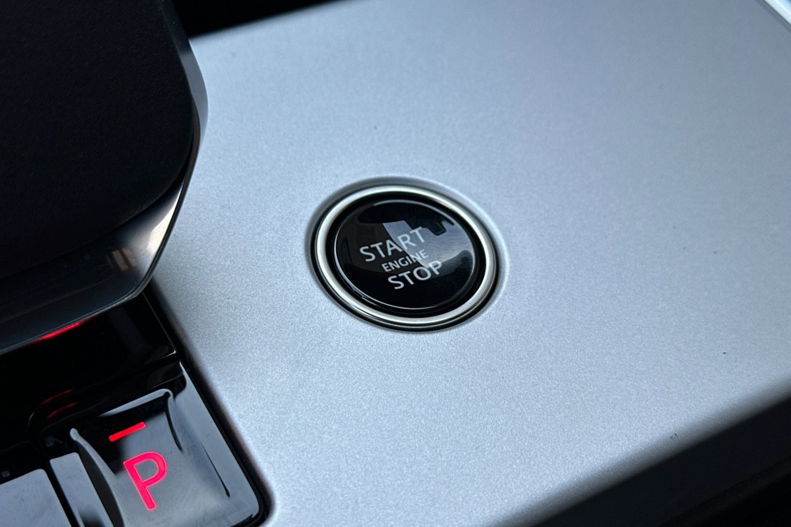 Used 2025 Land Rover Range Rover SE image 34