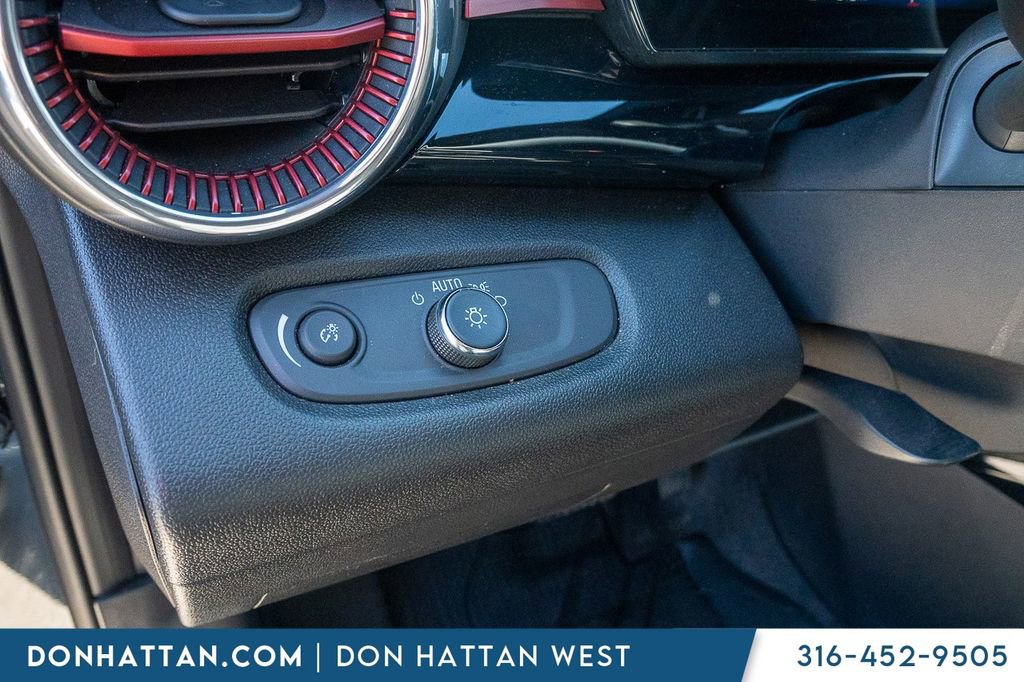 Used 2025 Chevrolet Trax RS w/ Driver Confidence Package FWD image 16