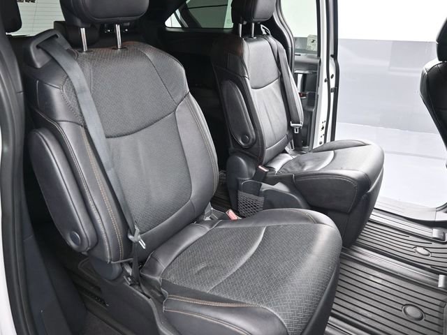 Used 2025 Toyota Sienna Limited image 27