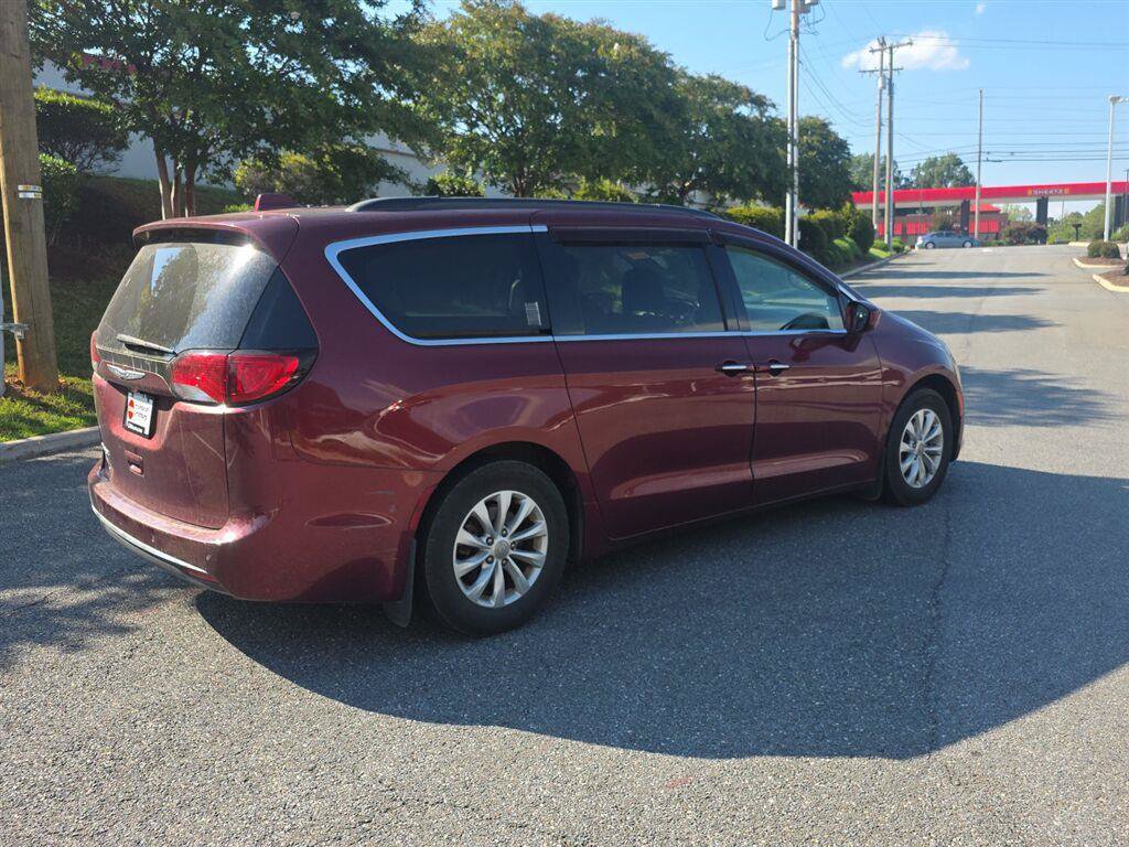 Used 2018 Chrysler Pacifica Touring Plus FWD image 6