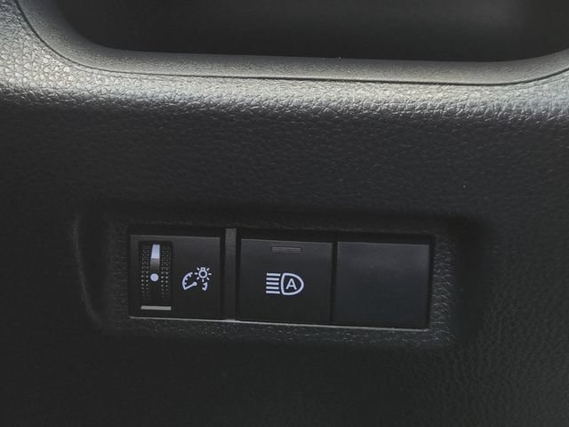 Used 2019 Toyota RAV4 LE w/ All Weather Liner Package AWD/4WD image 24