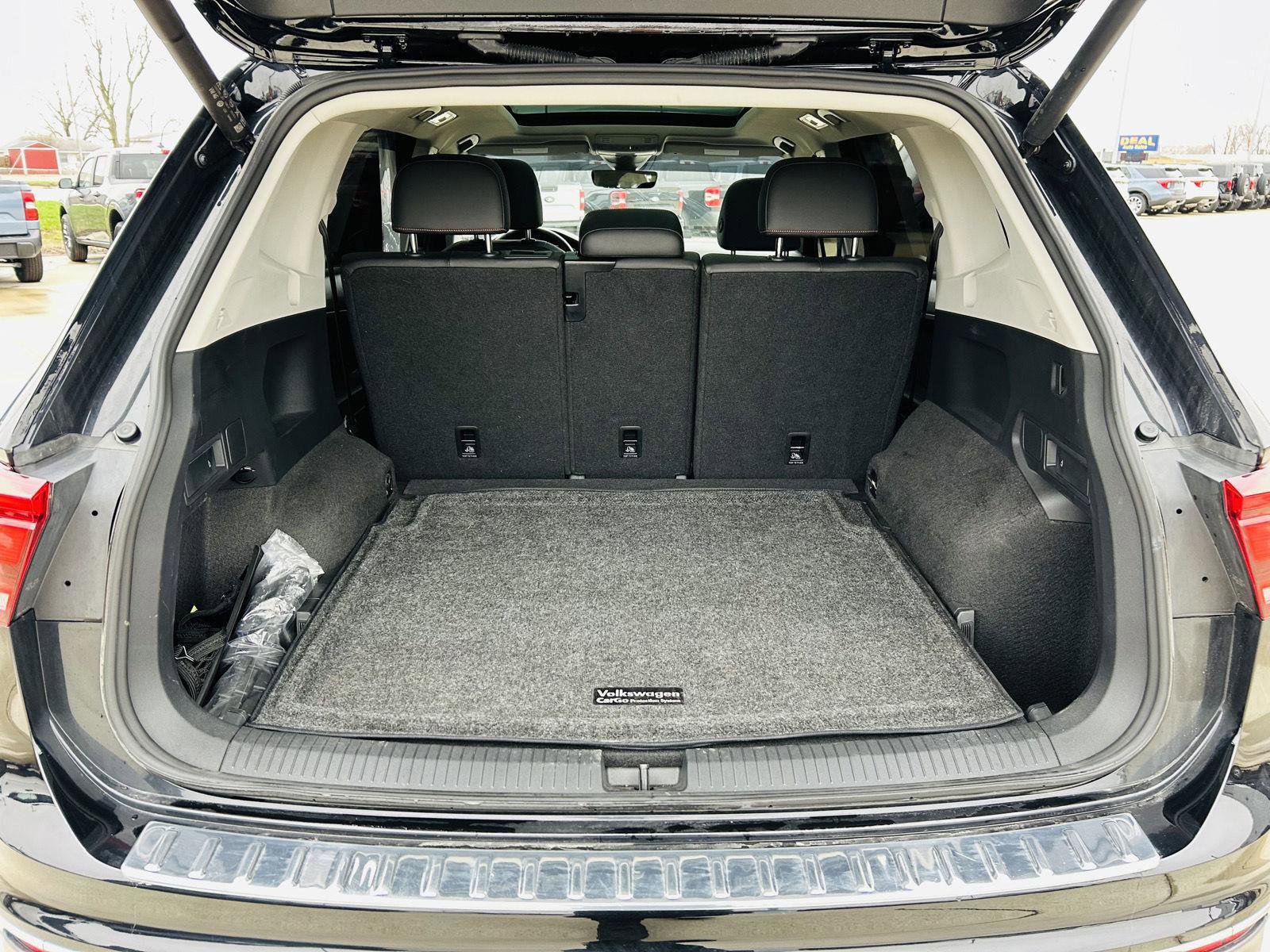 Used 2024 Volkswagen Tiguan Wolfsburg Edition w/ Panoramic Sunroof Package image 27