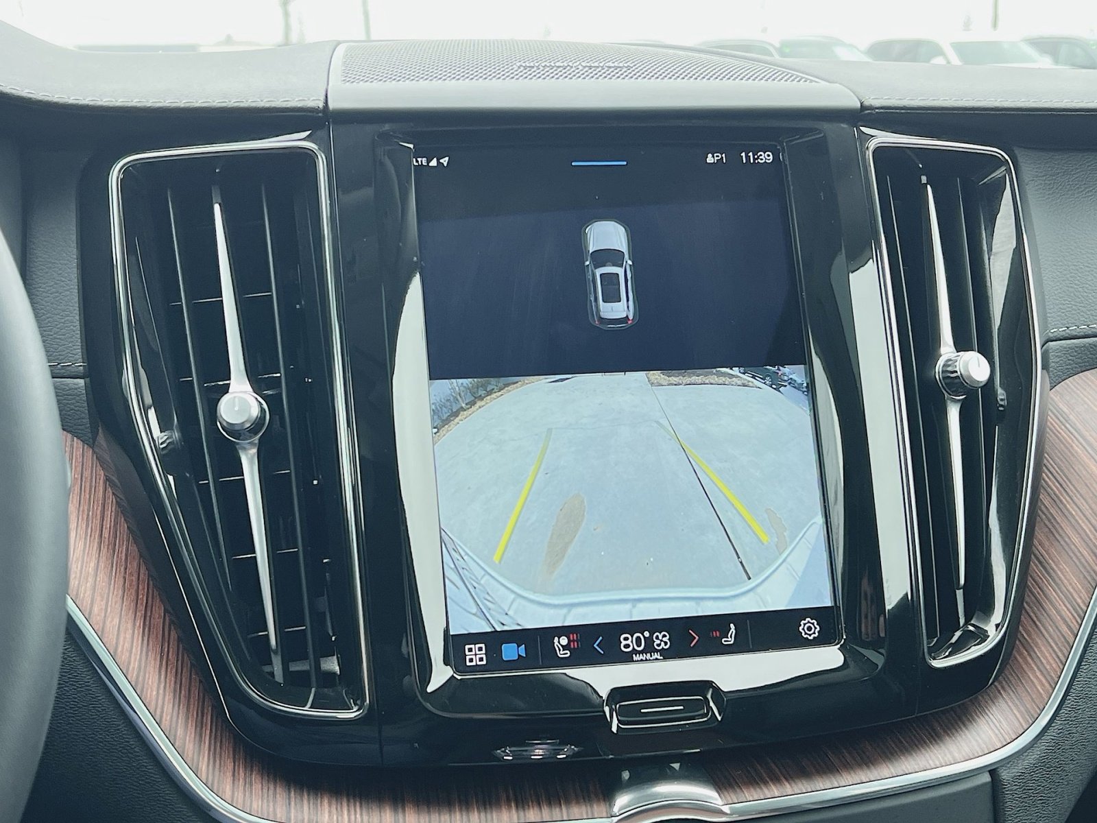 Certified 2023 Volvo XC60 B5 Ultimate image 19