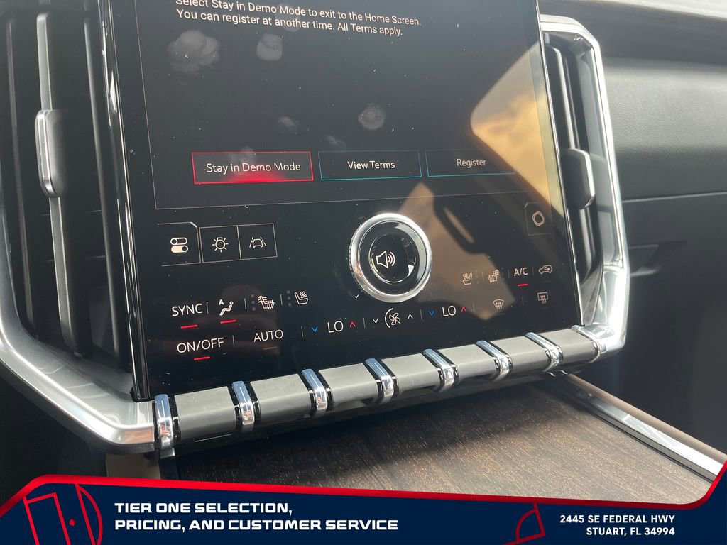 New 2026 GMC Acadia Denali Ultimate w/ LPO, Floor Liner Package AWD/4WD image 30
