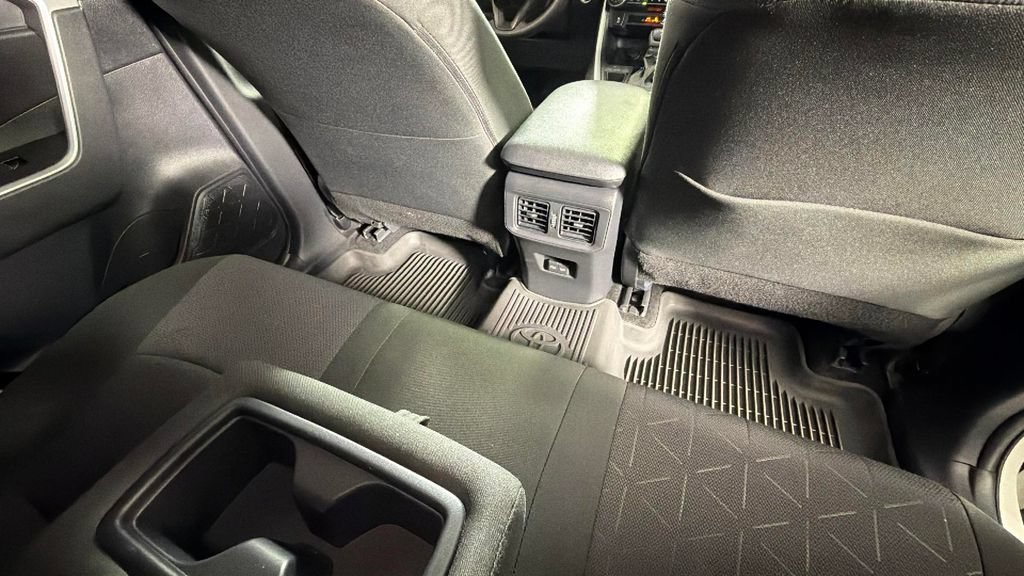 Used 2025 Toyota RAV4 XLE w/ Convenience Package FWD image 31