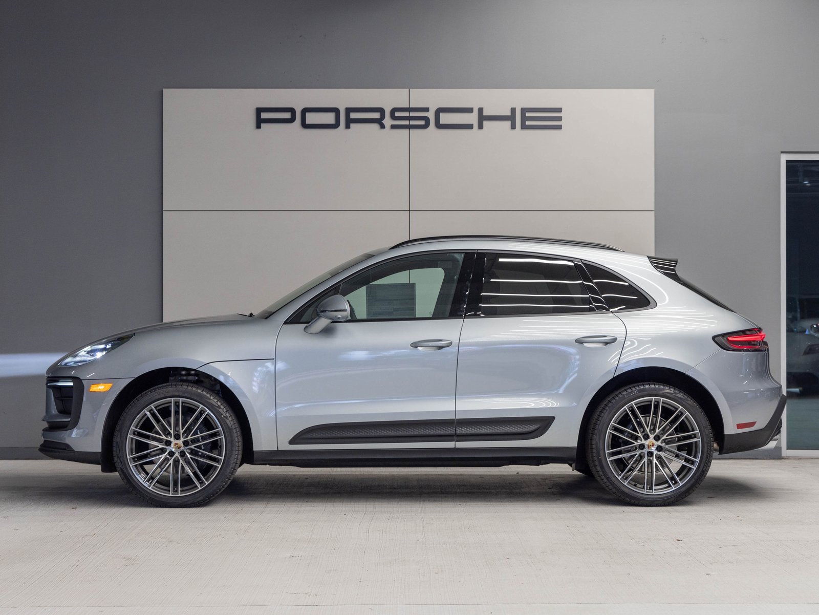 New 2026 Porsche Macan image 2