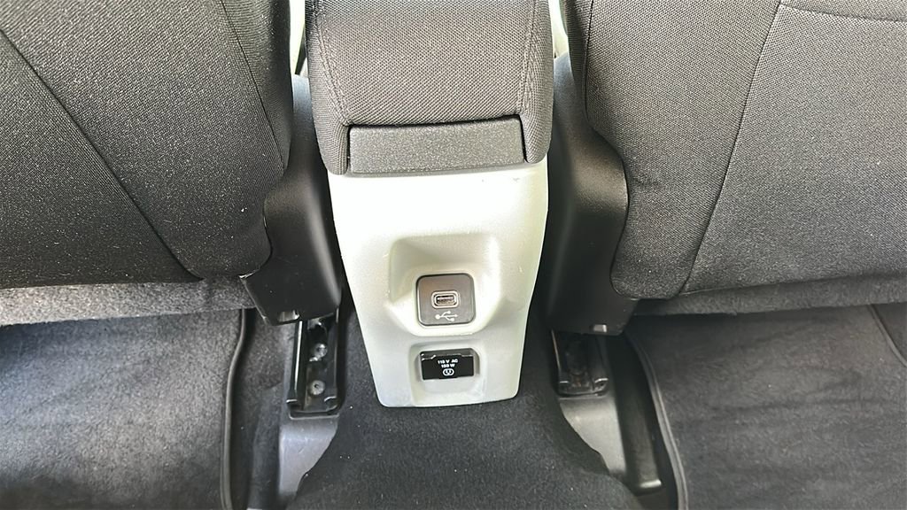 Used 2018 Jeep Renegade Latitude w/ Popular Equipment Group image 30