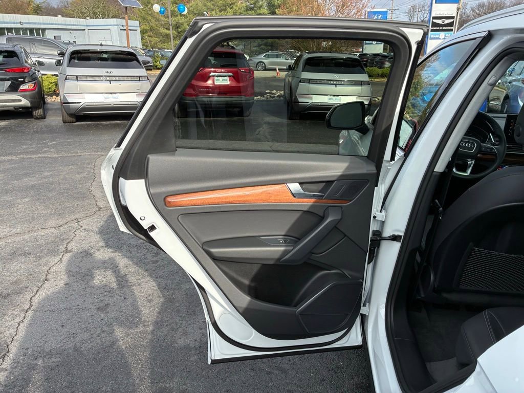 Used 2023 Audi Q5 2.0T Premium w/ Convenience Package image 45